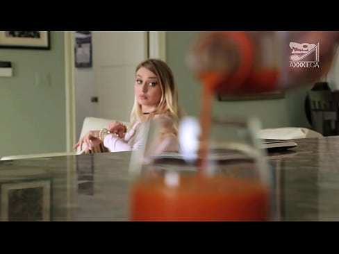 ❤️ Gabadha kulul ee leh naasaha waaweyn iyo maxsiyada cidhiidhiga ah waxay ka helaysaa diiqu guuldarradu, laakiin aad u adag Galmo ❌❤